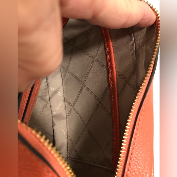 Michael Kors crossbody pebbled leather purse Ginny - Picture 8 of 8